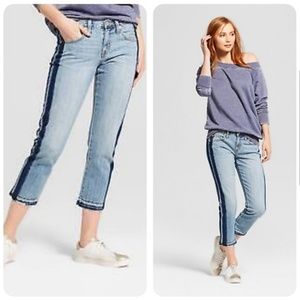 Medium denim wash mid-rise boyfriend crop Jeans
